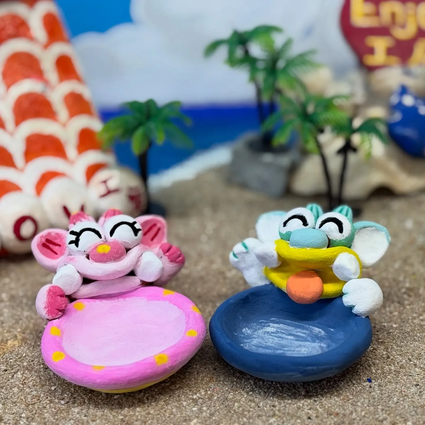 陶器シーサー小サイズには、小物を置けたりできるトレイタイプが...