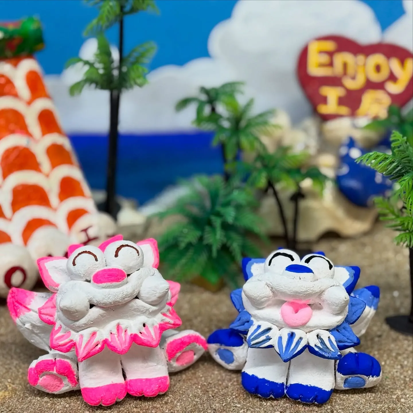 陶器シーサー小サイズには、小物を置けたりできるトレイタイプが...