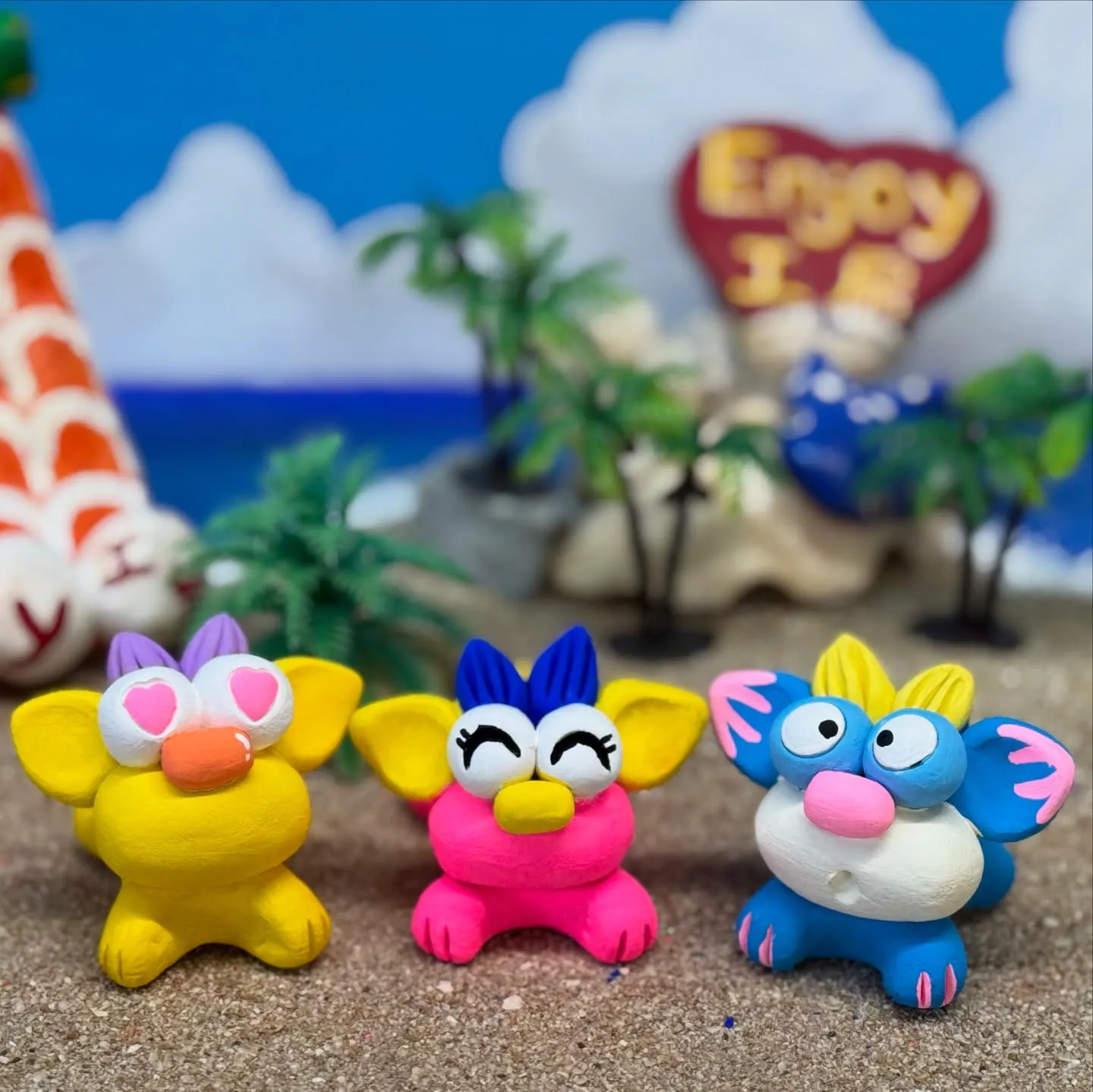 陶器シーサー小サイズには、小物を置けたりできるトレイタイプが...