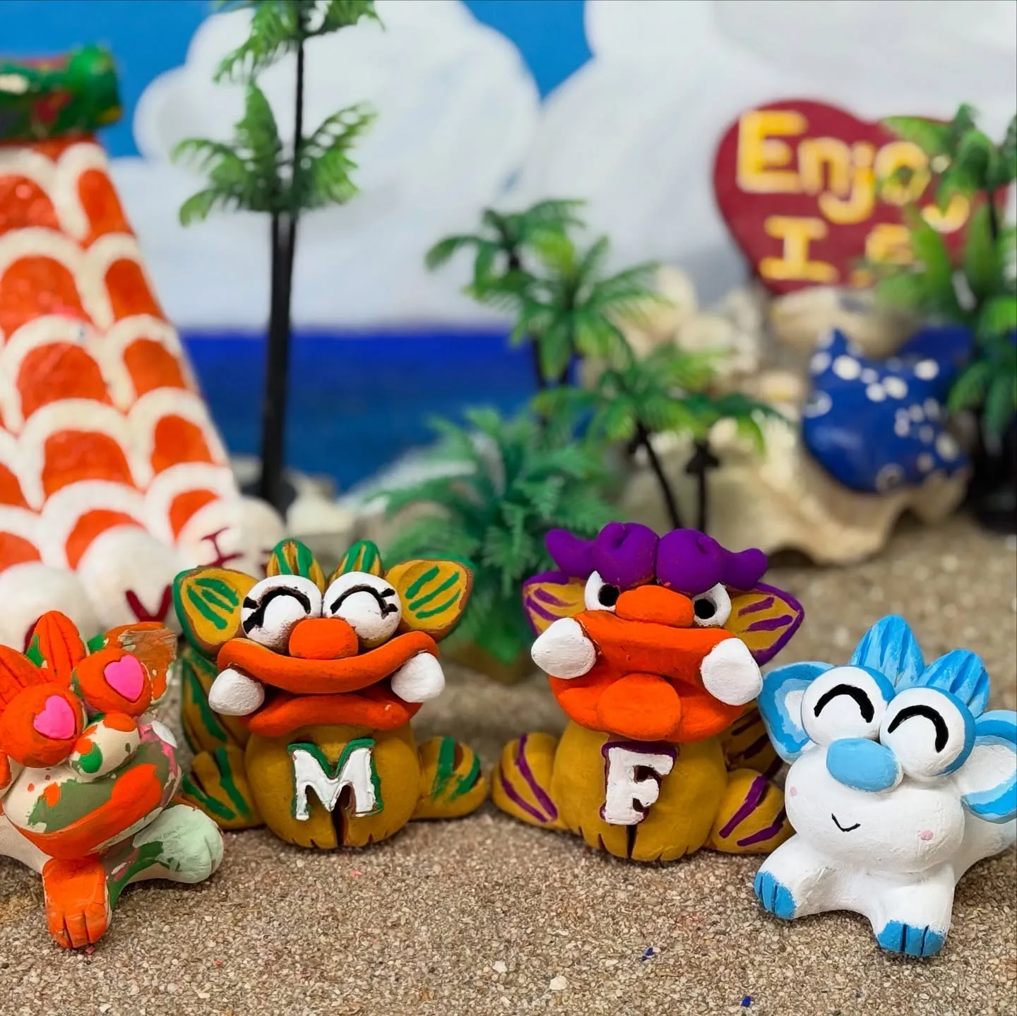 陶器シーサー小サイズには、小物を置けたりできるトレイタイプが...